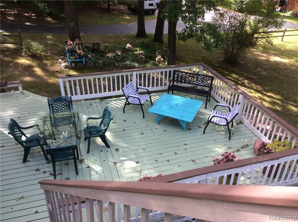 11070 Mcgregor Road Pinckney, MI 48169 - Photo 24 of 30 22 MULTI LEVEL DECKING.JPG