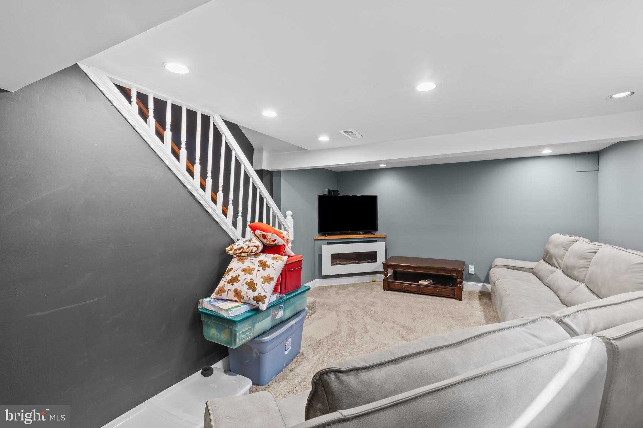 696 North Midfield Road Linthicum Heights, MD 21090 - Photo 16 of 40
