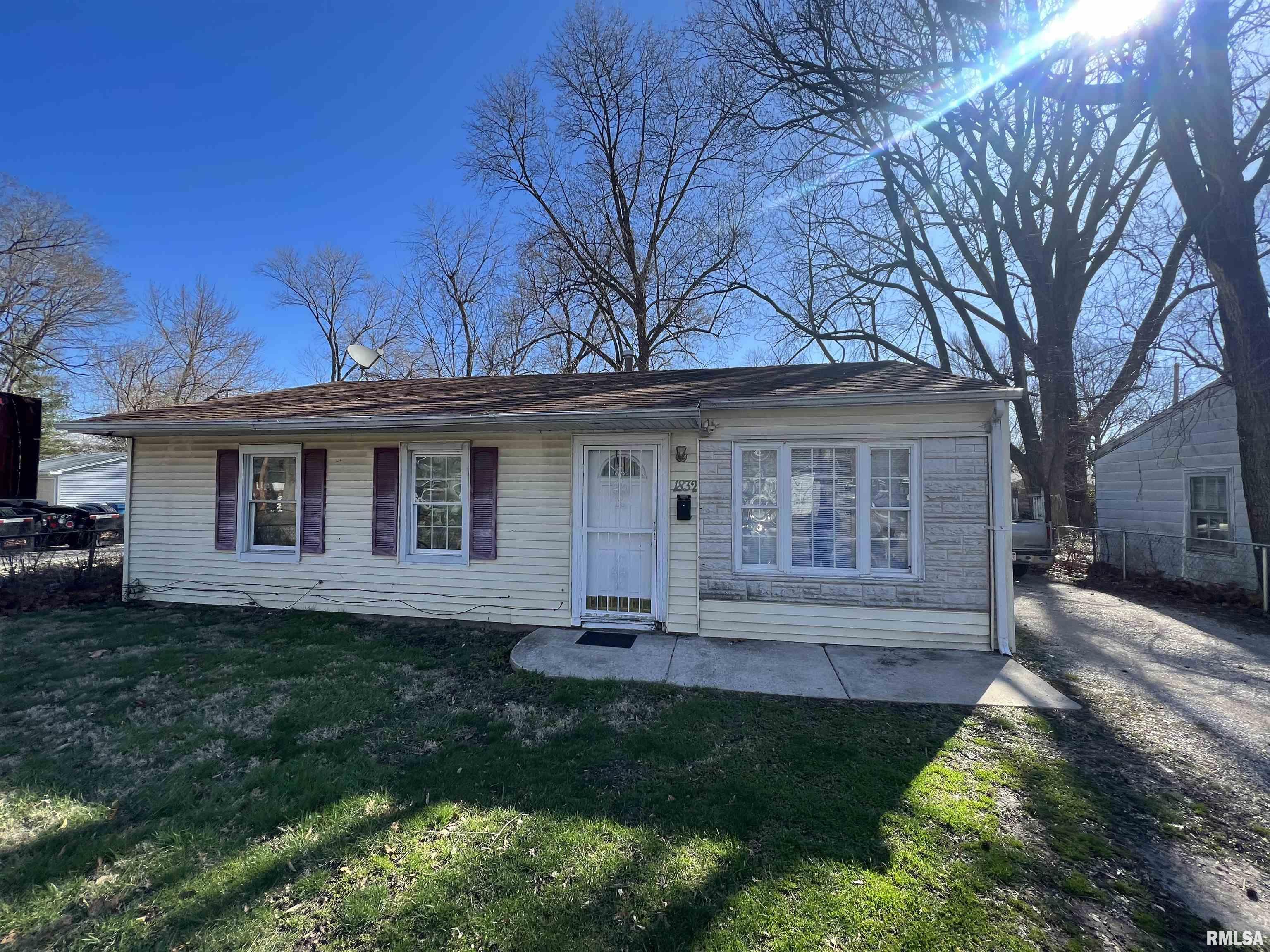 1832 South Pope Avenue Springfield, IL 62703 - Photo 1 of 3 Gallery Image 1