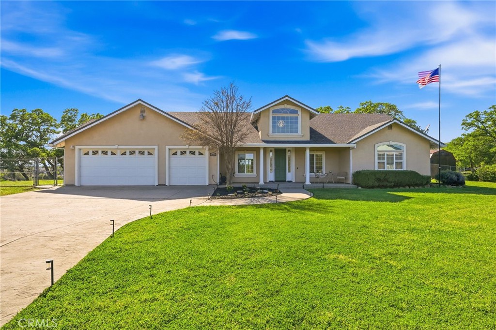 a front view of a house with yard porch and livingroom