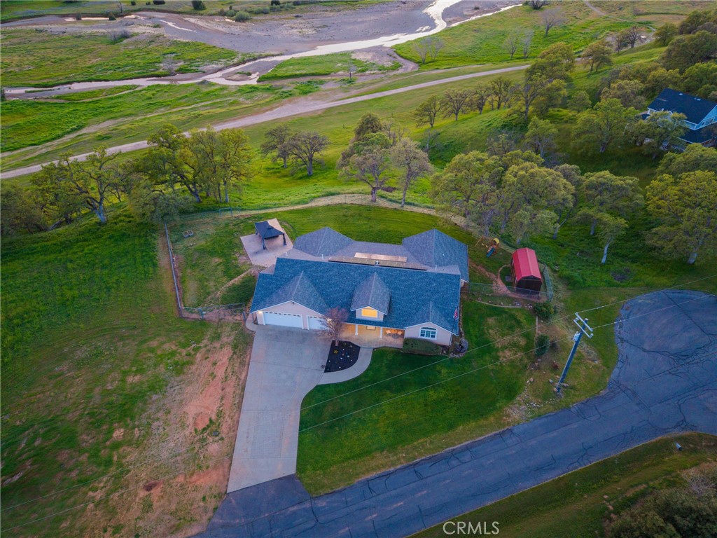 13925 Noble Way Red Bluff, CA 96080 - Photo 49 of 57 a backyard of a house with a yard and outdoor seating