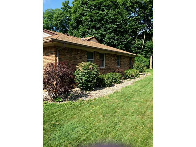 385 Shadow Road Greenwood, IN 46142 - Photo 2 of 20