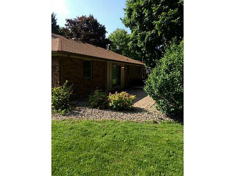 385 Shadow Road Greenwood, IN 46142 - Photo 4 of 20