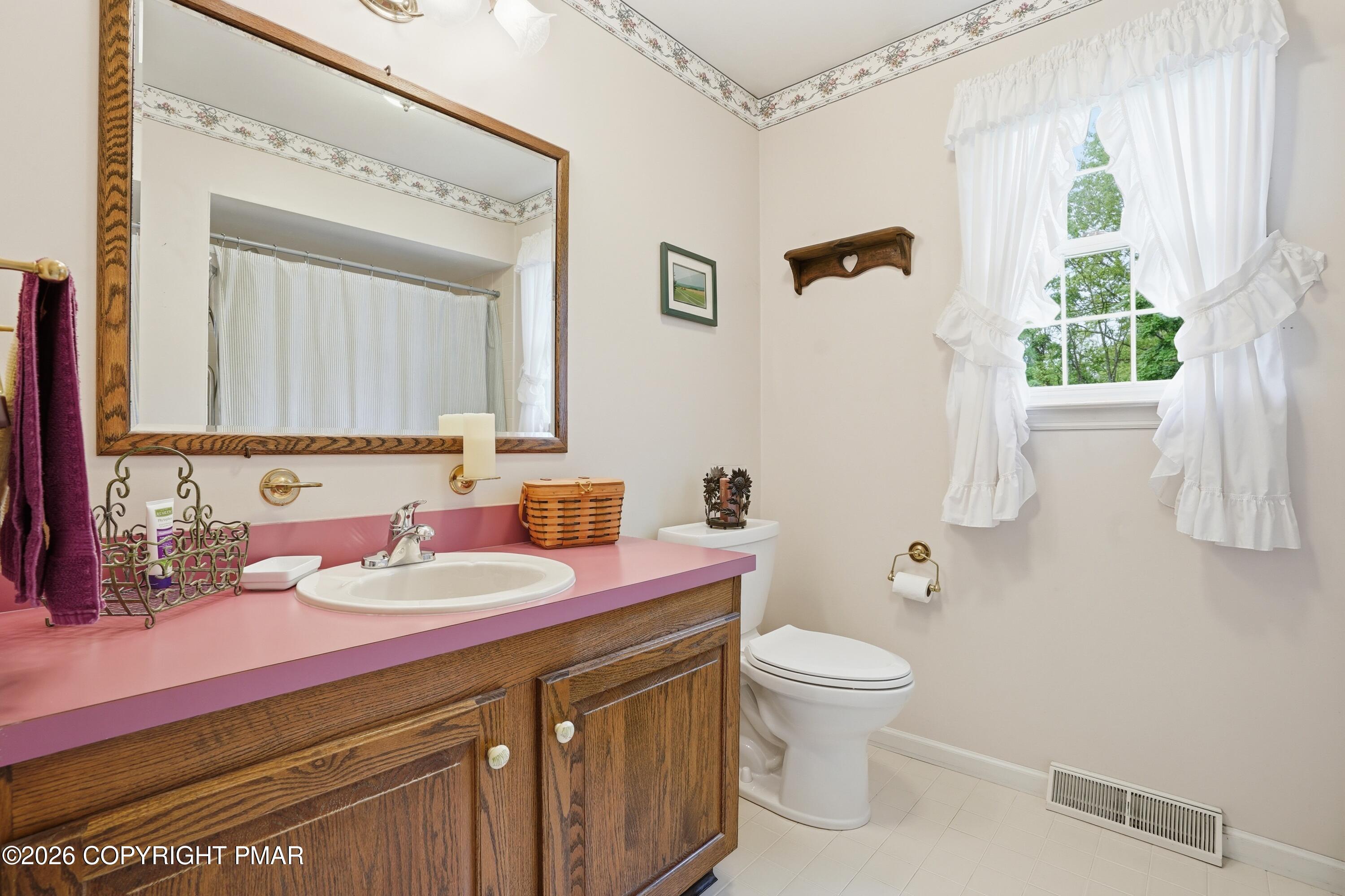 14 Minsi Road Delaware Water Gap, PA 18327 - Photo 35 of 75 12 Bath (1)