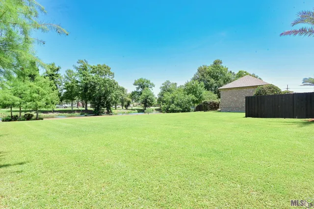 $987,000 | 187 Regal Row, Houma, LA 70360