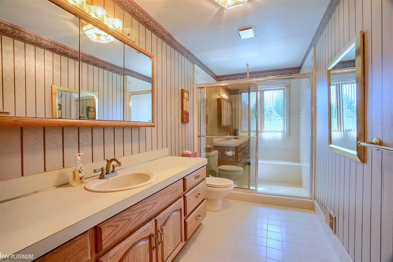 9560 Division Columbus, MI 48063 - Photo 29 of 45 50015288-28.JPG