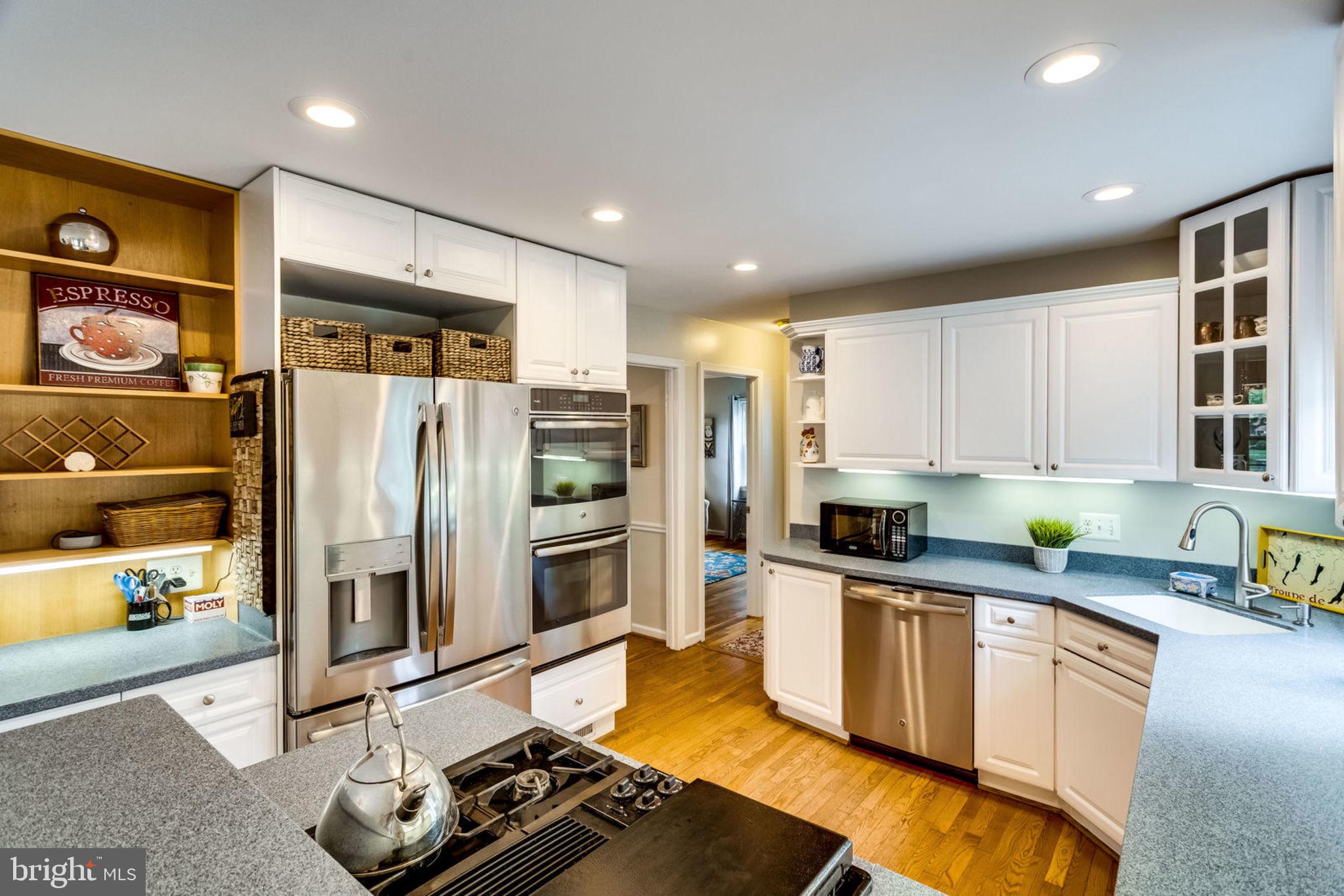 7700 Hayfield Road Alexandria, VA 22315 - Photo 14 of 58 Jenn Air cooktop and grill