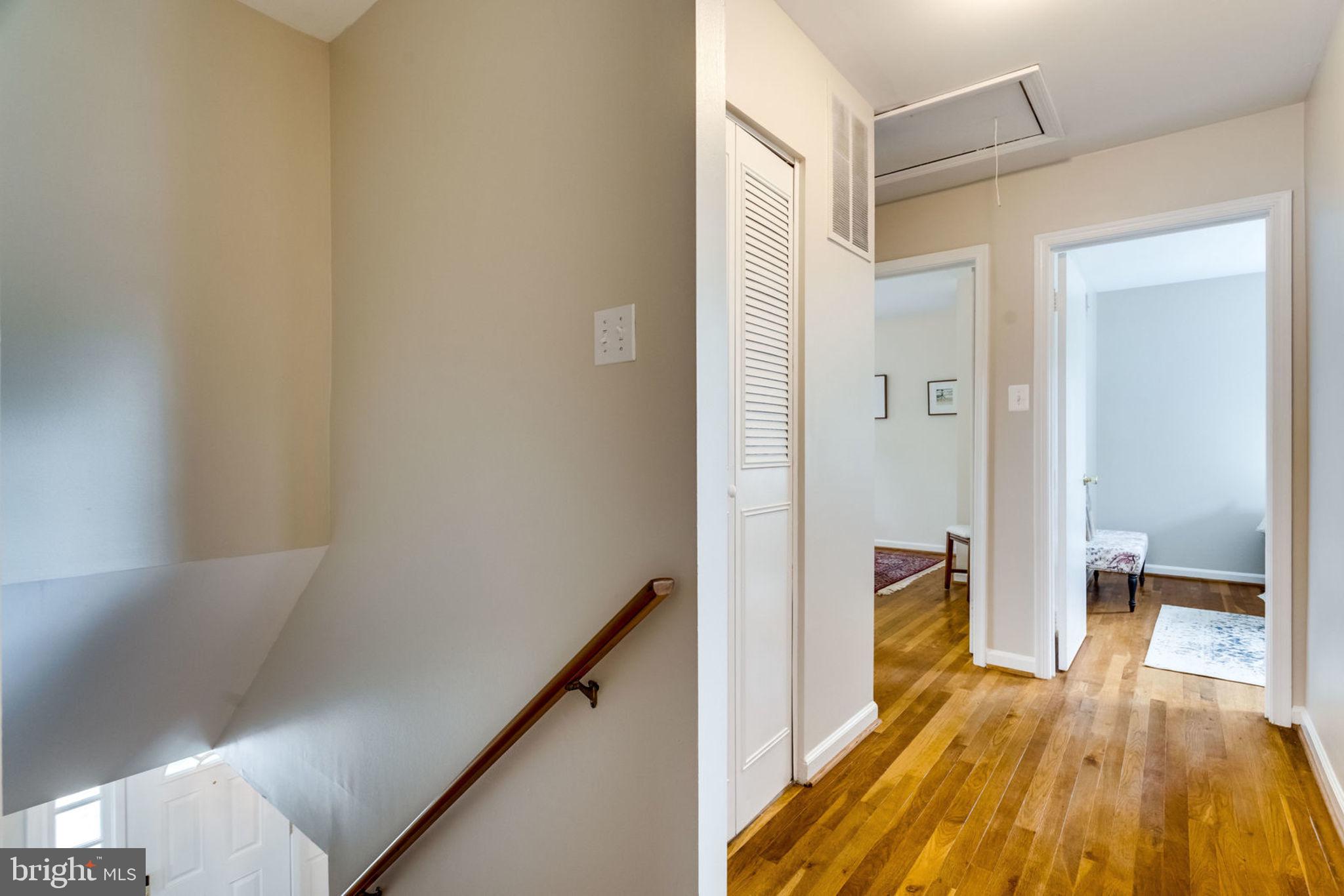 7700 Hayfield Road Alexandria, VA 22315 - Photo 22 of 58 Upper level hall with linen closet