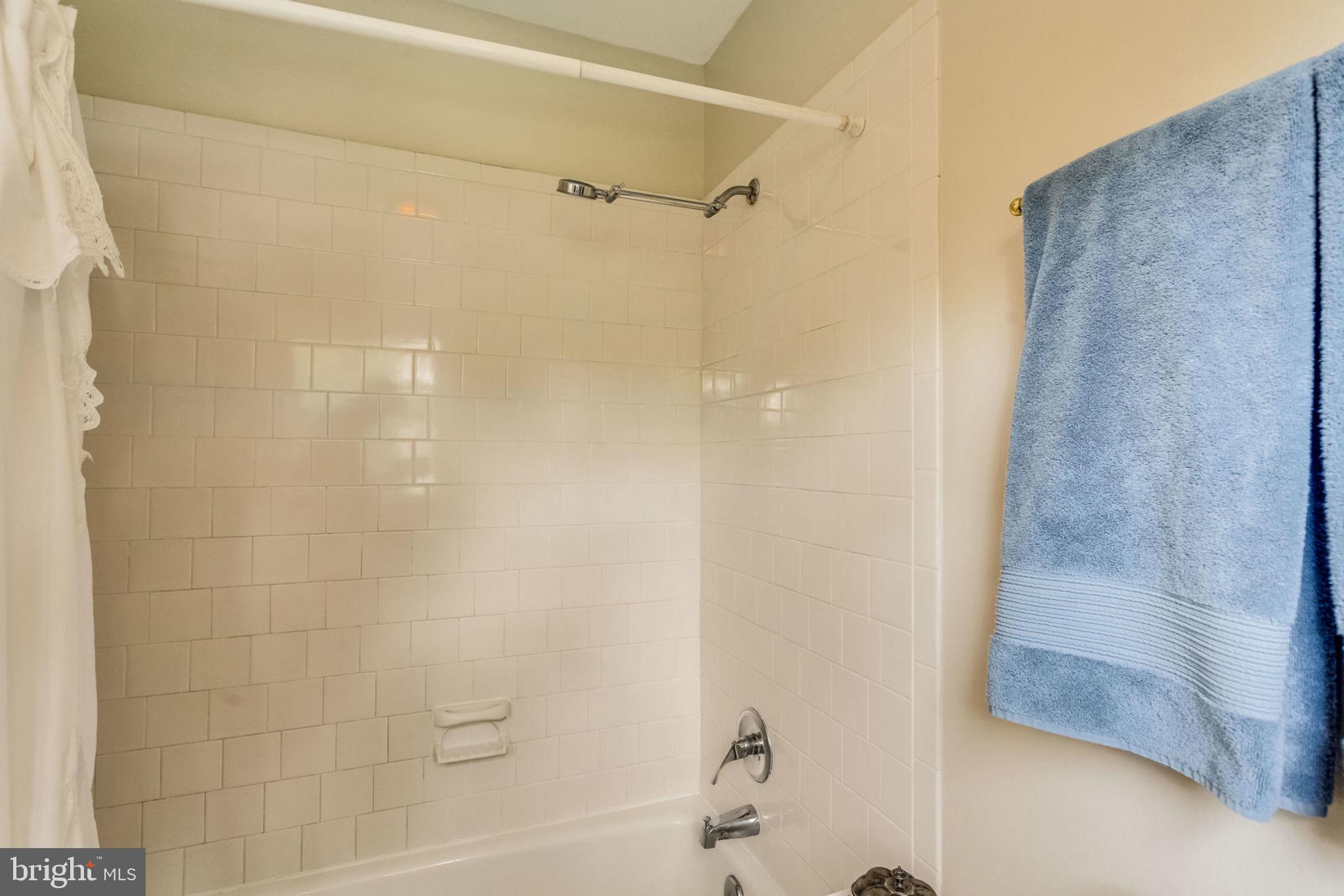 7700 Hayfield Road Alexandria, VA 22315 - Photo 29 of 58 Master bathoom