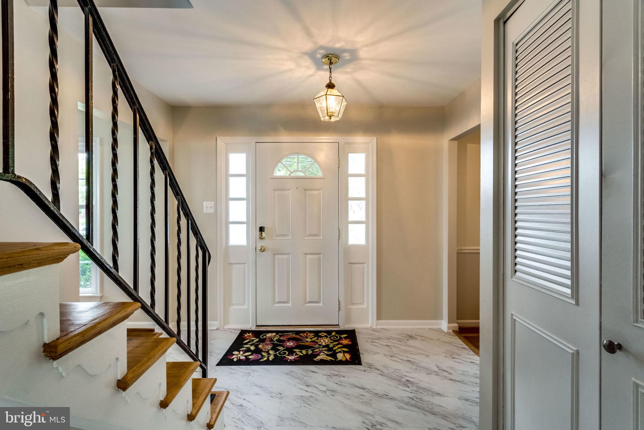 7700 Hayfield Road Alexandria, VA 22315 - Photo 4 of 58 Foyer