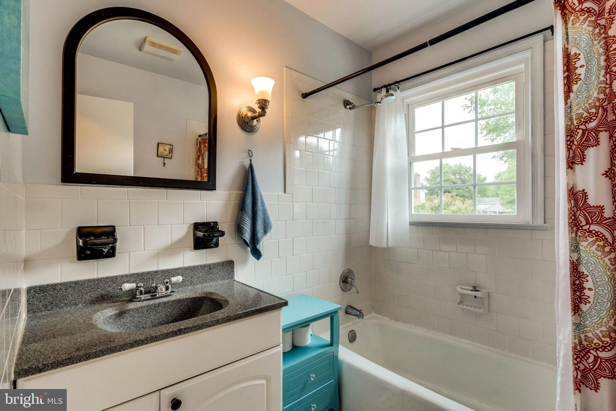 7700 Hayfield Road Alexandria, VA 22315 - Photo 36 of 58 Upper level hall bath