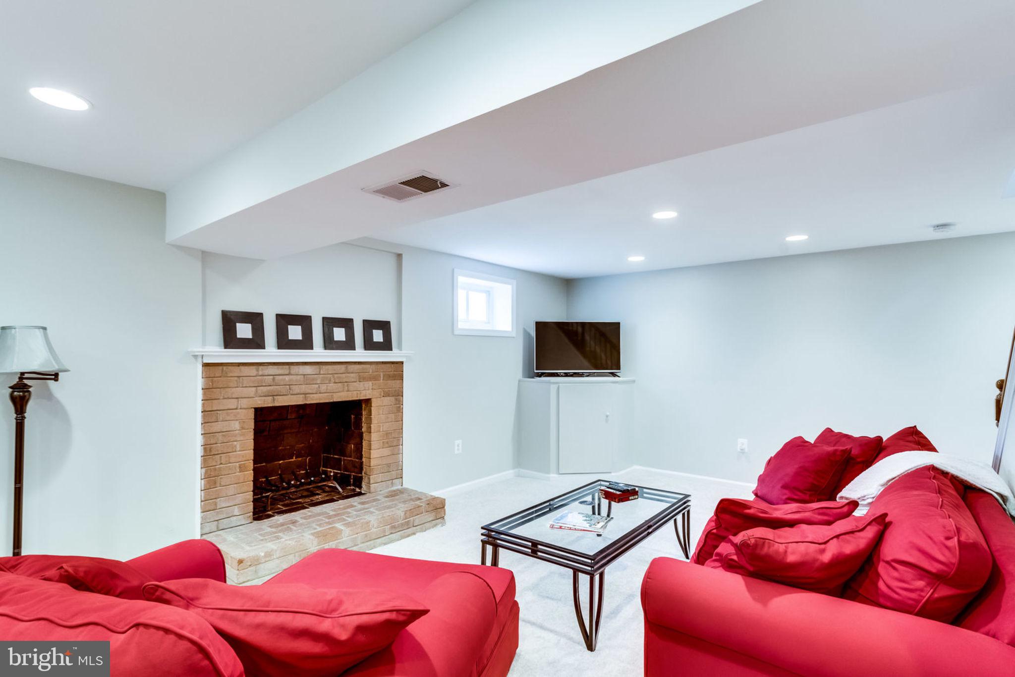7700 Hayfield Road Alexandria, VA 22315 - Photo 41 of 58 Recroom