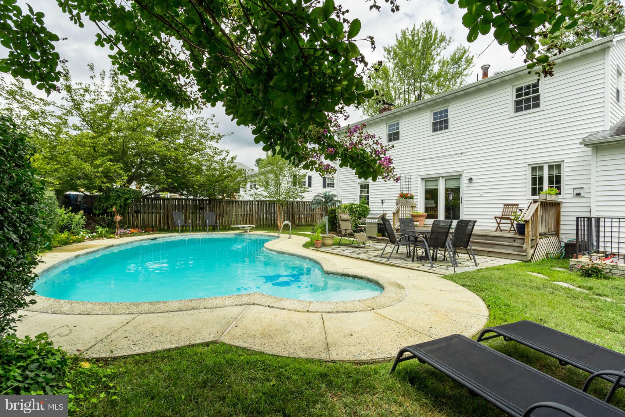 7700 Hayfield Road Alexandria, VA 22315 - Photo 50 of 58 Pool