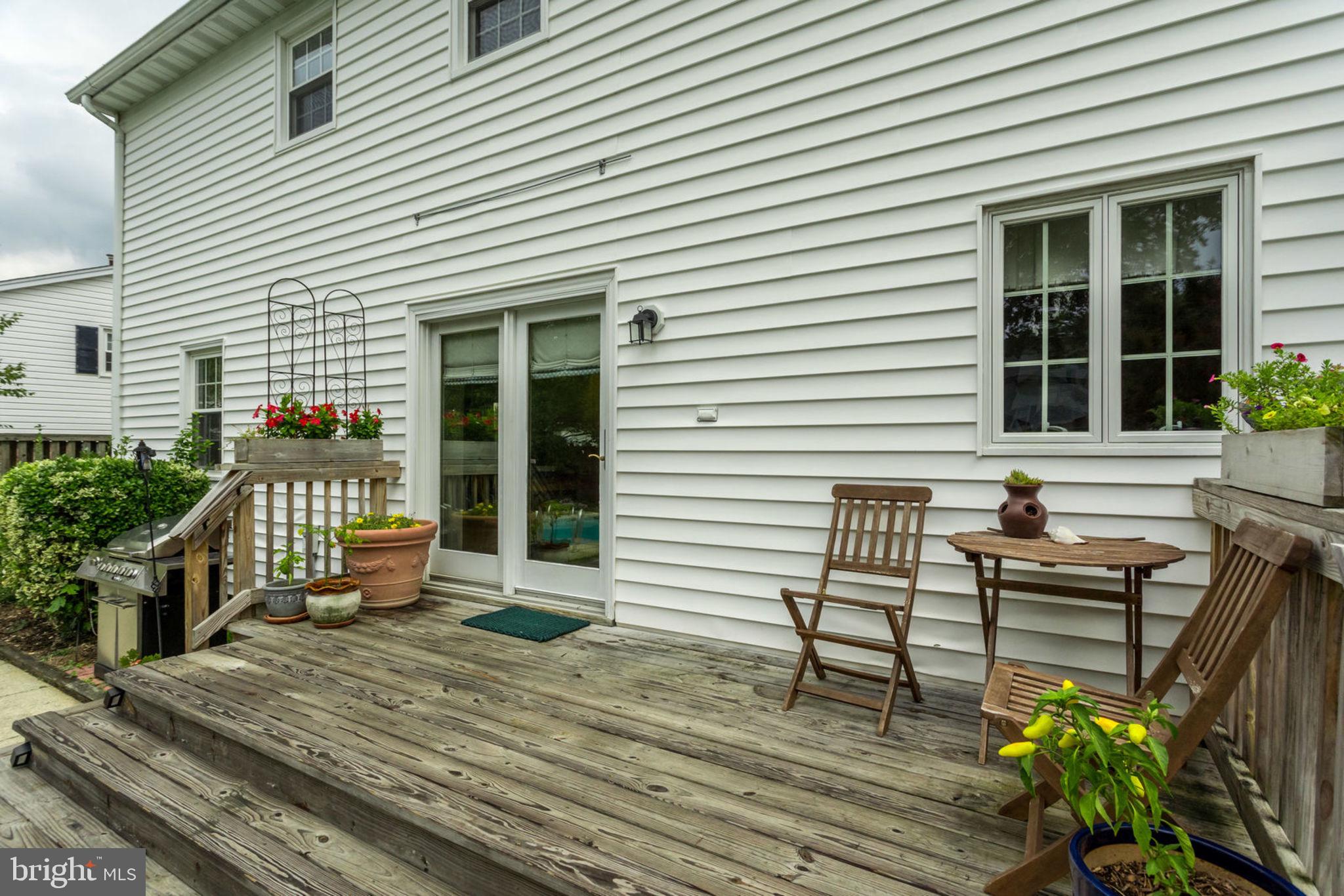 7700 Hayfield Road Alexandria, VA 22315 - Photo 54 of 58 Deck off kitchen