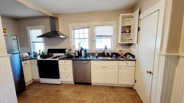 $3,400 | 158 West Adams Street, Unit 1, Somerville, MA 02144