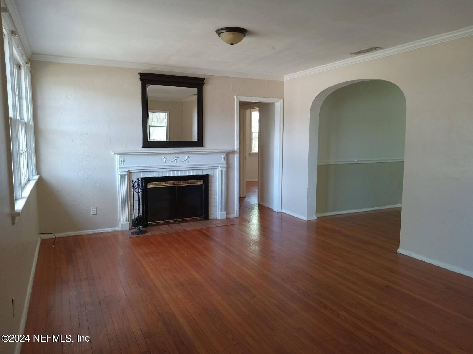 1614 Mayfair Road Jacksonville, FL 32207 - Photo 2 of 7 Living Room