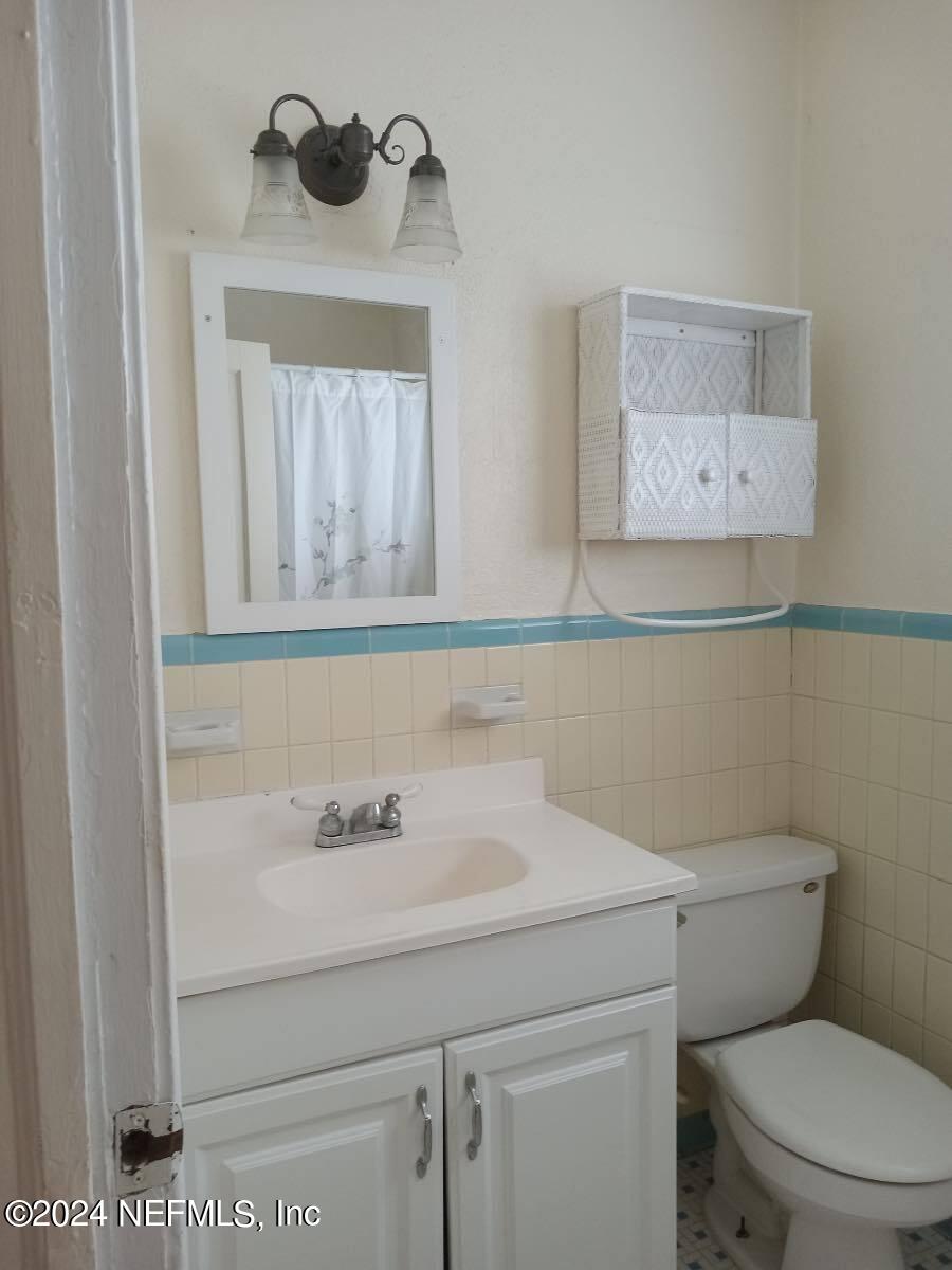 1614 Mayfair Road Jacksonville, FL 32207 - Photo 5 of 7 Bathroom