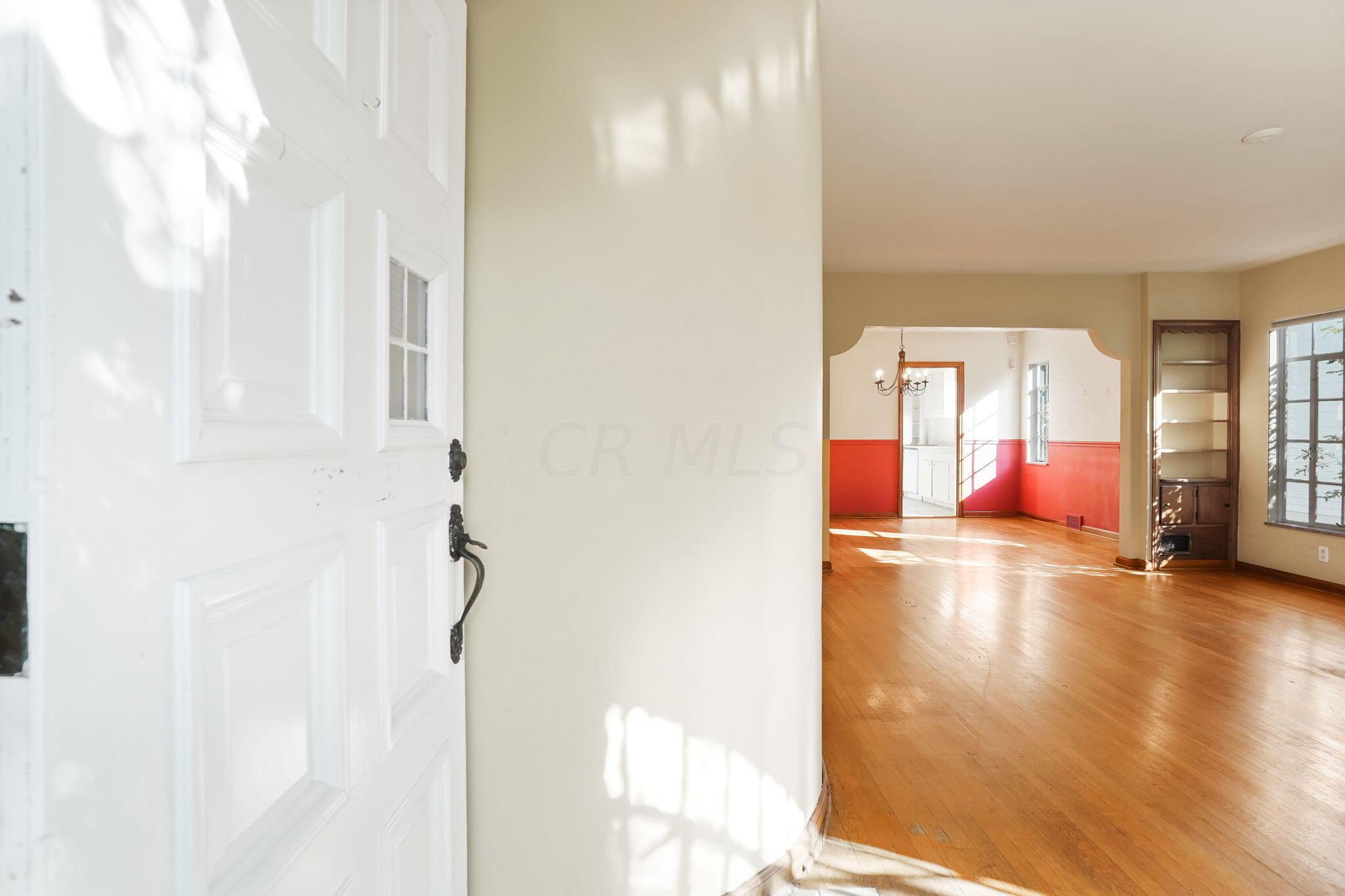 3266 Wicklow Road Columbus, OH 43204 - Photo 3 of 37 1-web-or-mls-DSC01378