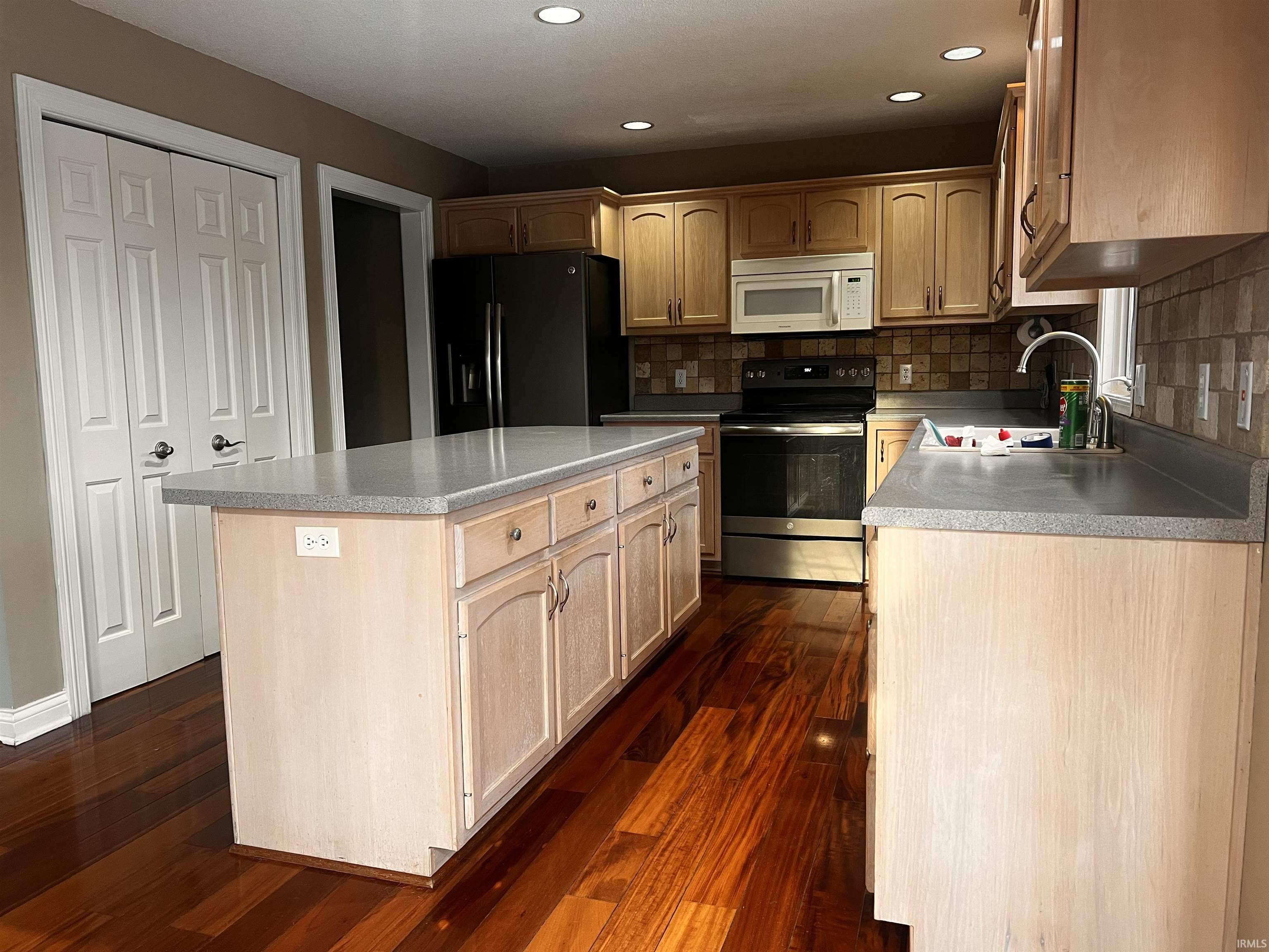 9915 Silver Ridge Court Fort Wayne, IN 46804 - Photo 4 of 22 Gallery Image 4