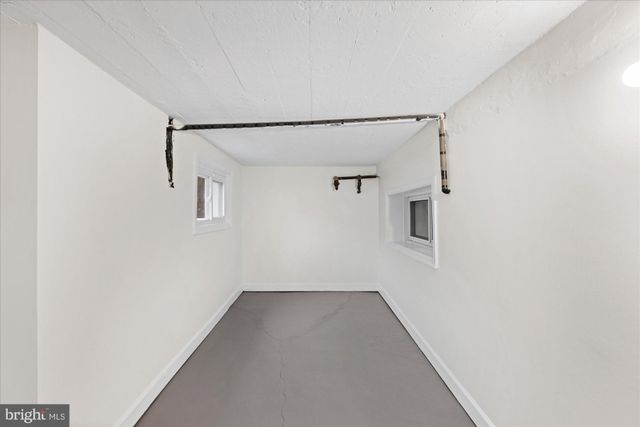 a view of a house with backyard and trees