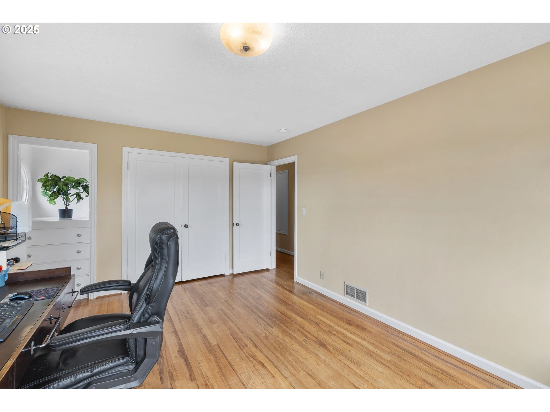 632 Northeast Everett Street Camas, WA 98607 - Photo 25 of 47 a view of a room with gym equipment