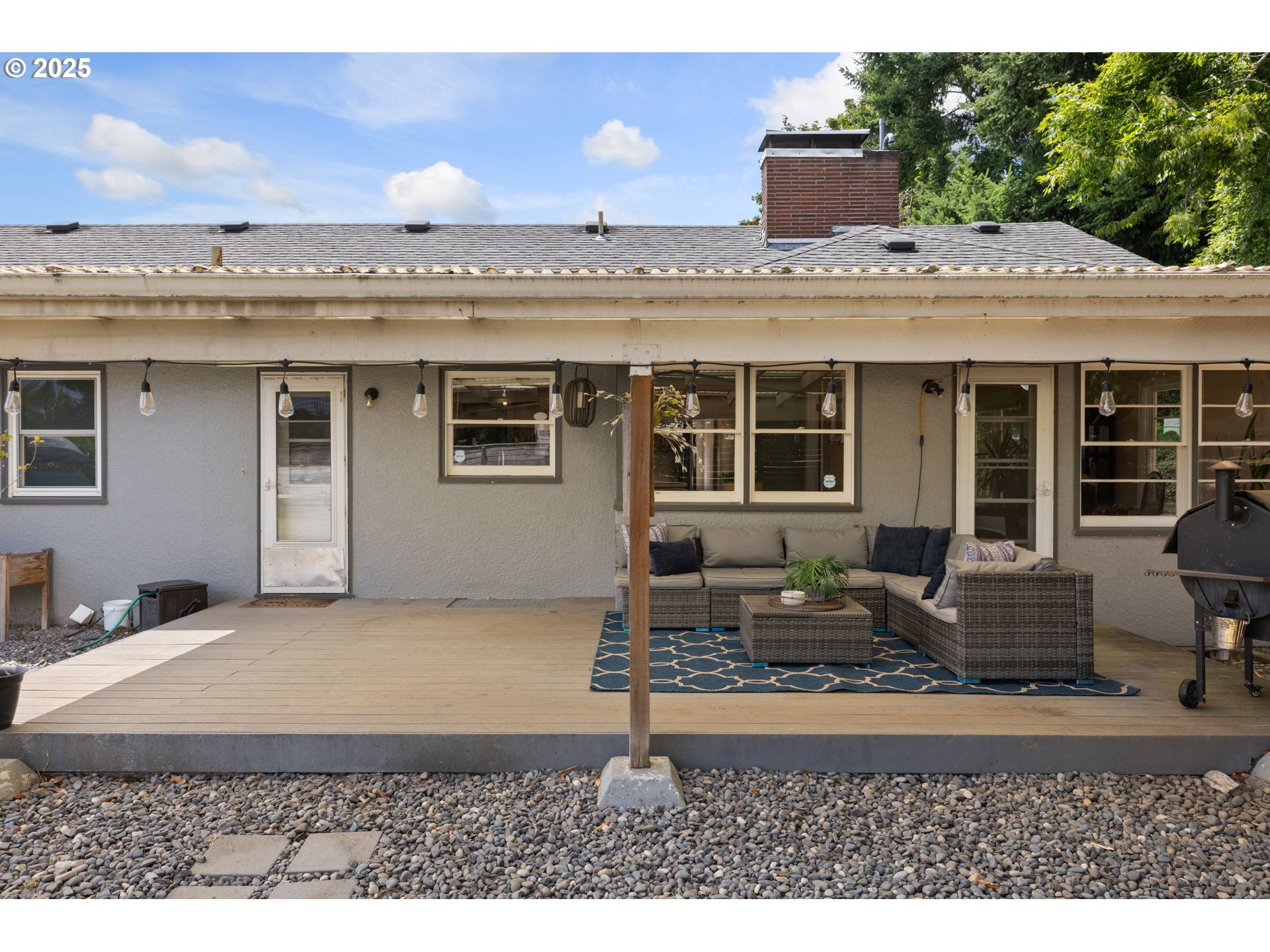 632 Northeast Everett Street Camas, WA 98607 - Photo 37 of 47 a front view of a house with garden