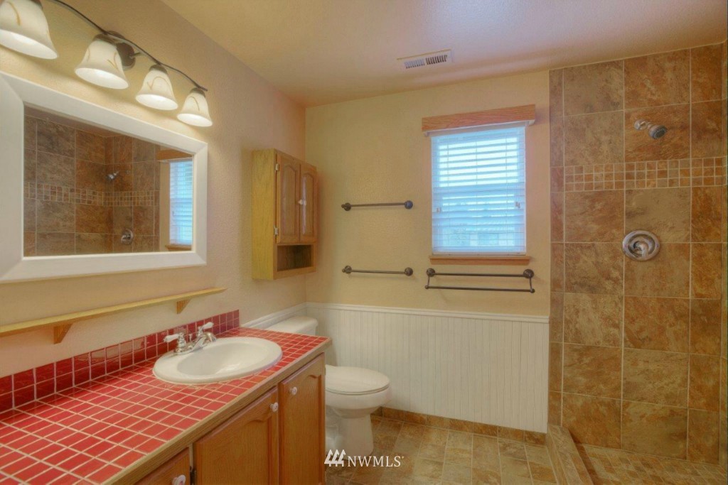 2215 Northeast 23rd Street Renton, WA 98056 - Photo 13 of 14 Gallery Image 13