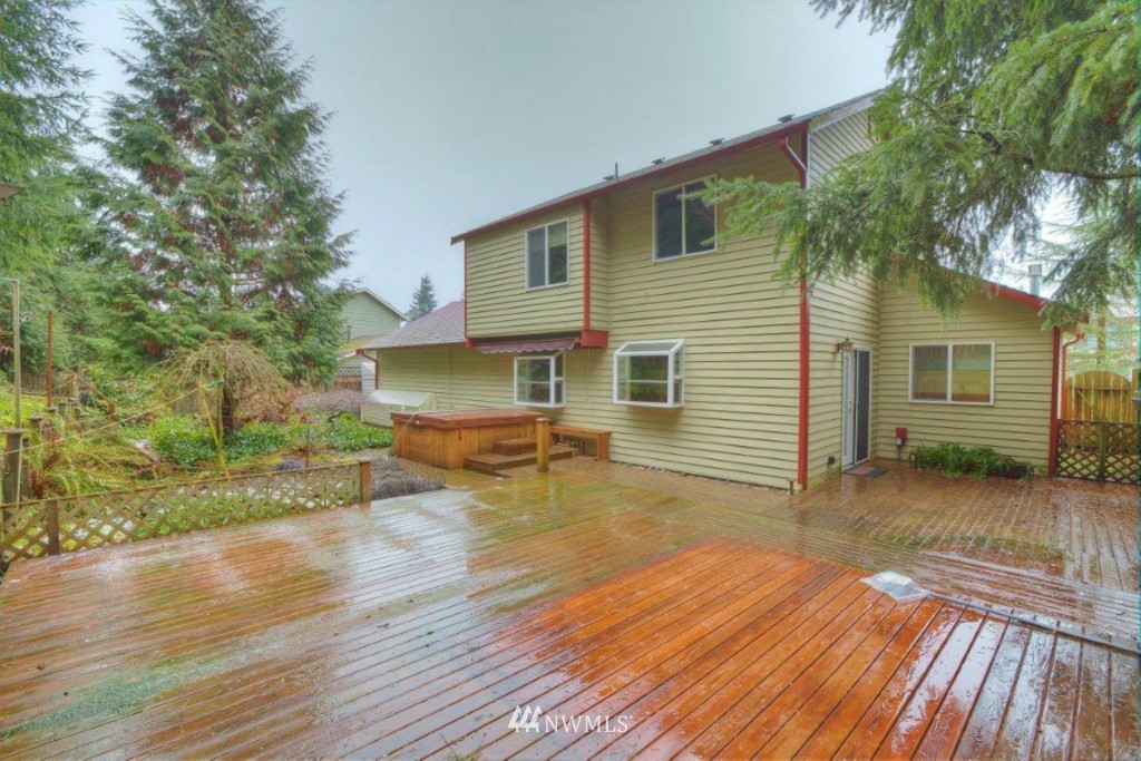 2215 Northeast 23rd Street Renton, WA 98056 - Photo 3 of 14 Gallery Image 3