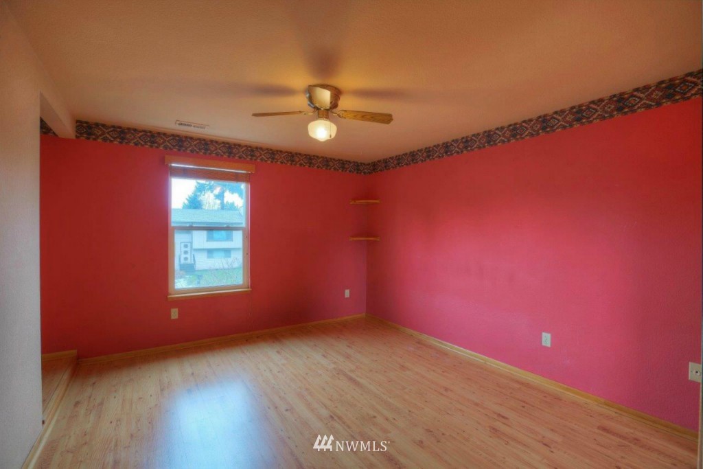 2215 Northeast 23rd Street Renton, WA 98056 - Photo 6 of 14 Gallery Image 6