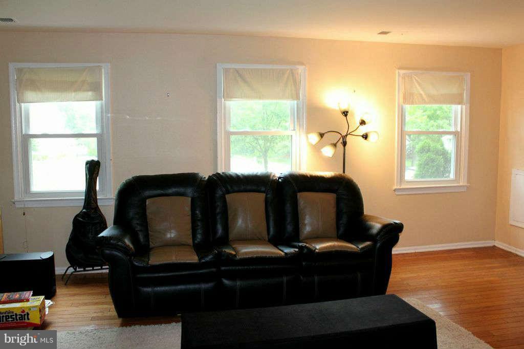 12800 North Point Lane Laurel, MD 20708 - Photo 14 of 26 Family Room