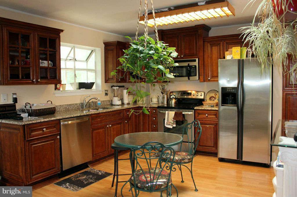 12800 North Point Lane Laurel, MD 20708 - Photo 7 of 26 Kitchen