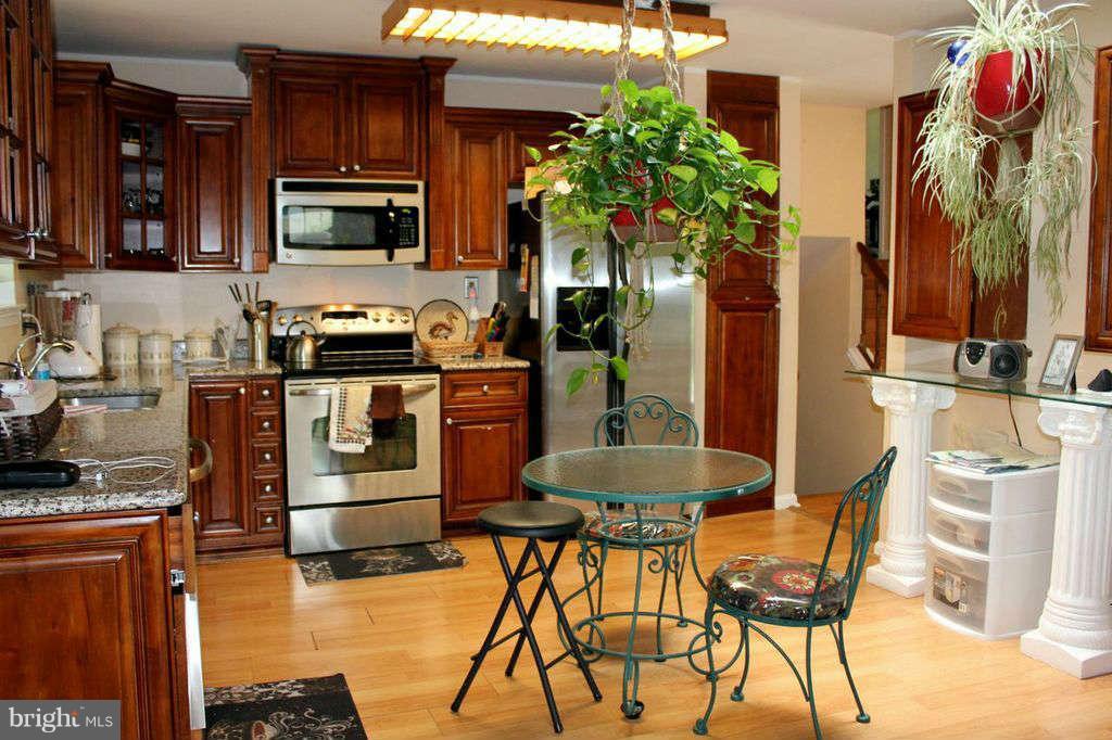 12800 North Point Lane Laurel, MD 20708 - Photo 8 of 26 Kitchen