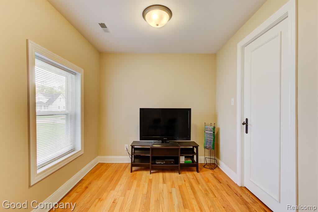 26280 Wolverine Street Madison Heights, MI 48071 - Photo 20 of 36