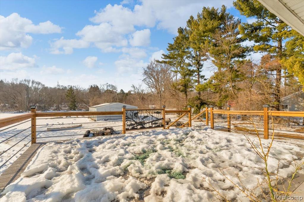 911 South Duck Lake Road Milford, MI 48381 - Photo 4 of 35 Gallery Image 4