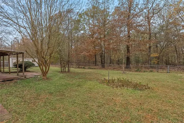 a view of a yard with a house