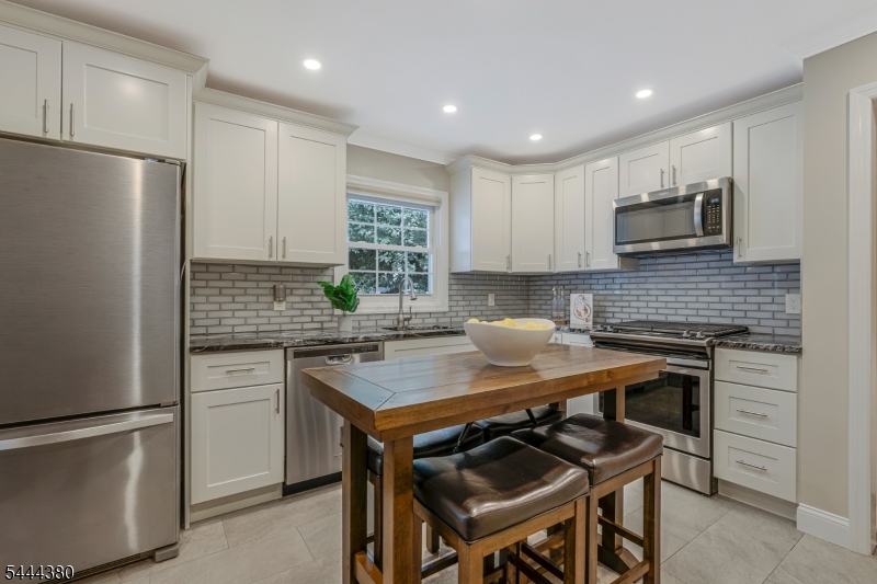 307 Minute Arms Road Union, NJ 07083 - Photo 8 of 26