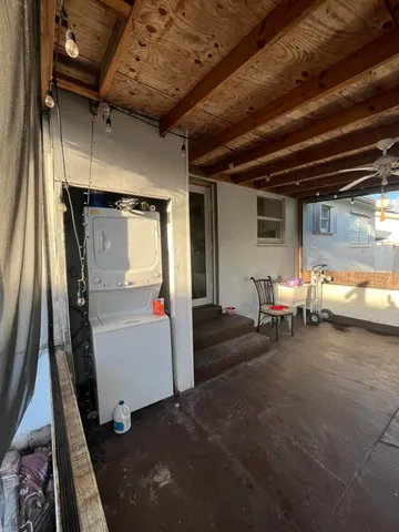 a view of livingroom with furniture