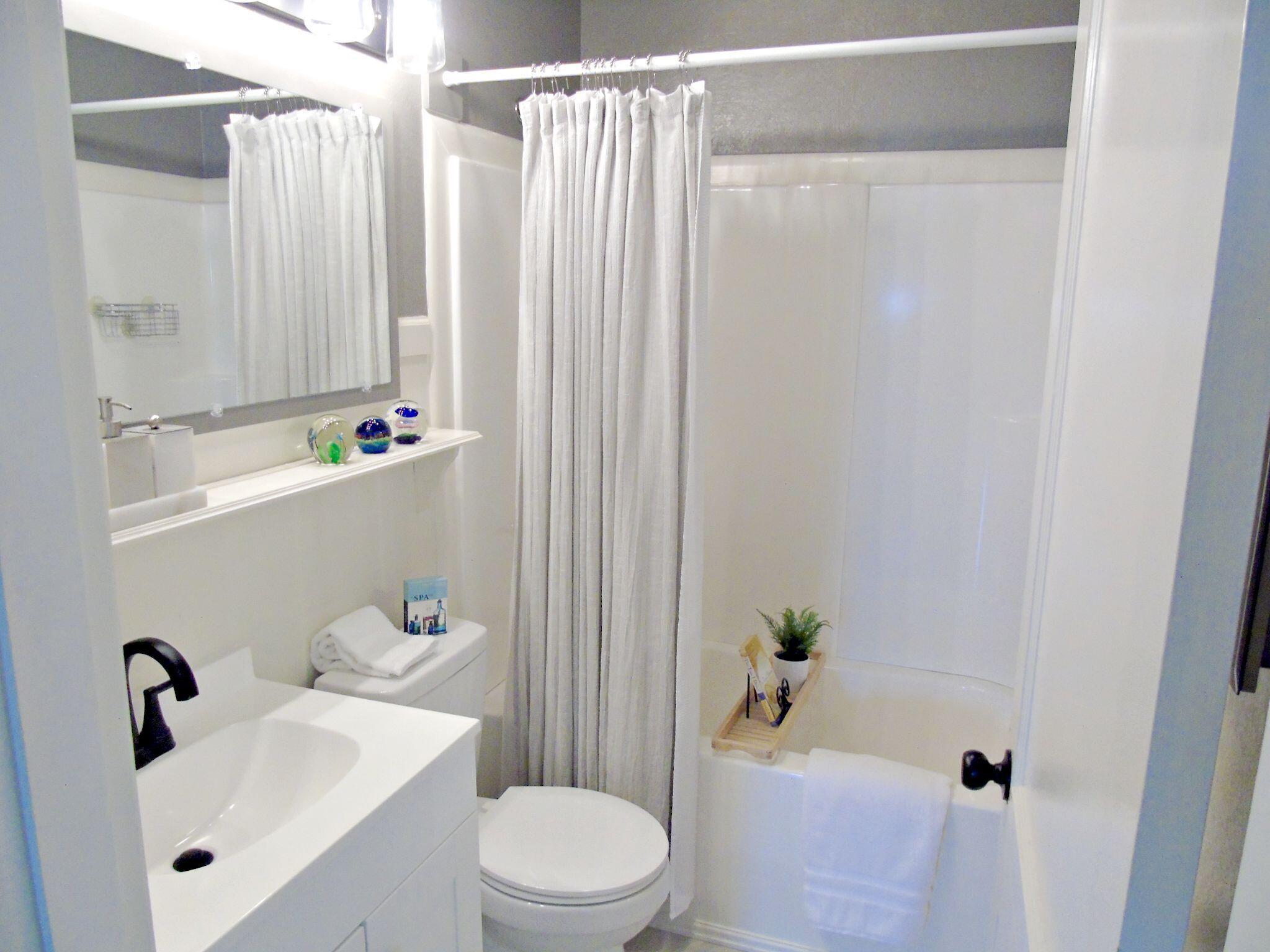 1601 Maxwell Road Chattanooga, TN 37412 - Photo 14 of 29 Updated full bathroom