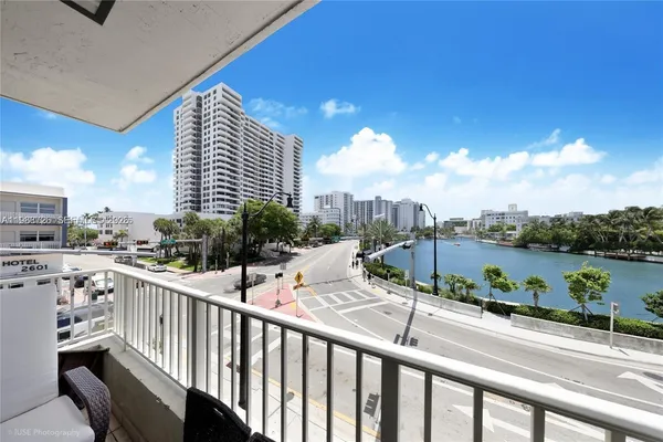 $3,000 | 2600 Collins Avenue, Unit 307, Miami Beach, FL 33140