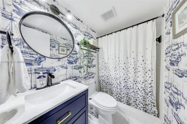 $3,000 | 2600 Collins Avenue, Unit 307, Miami Beach, FL 33140