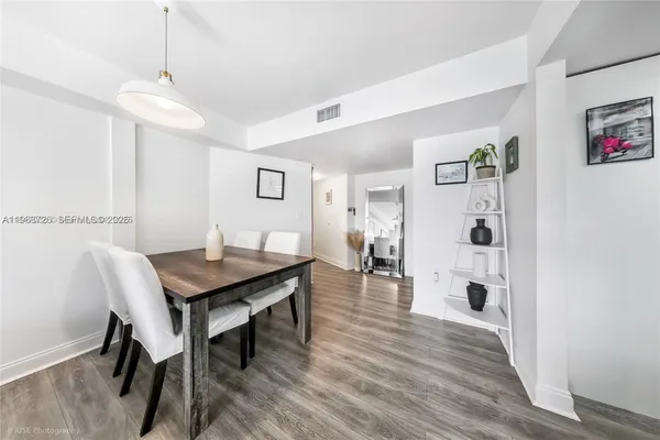 $3,000 | 2600 Collins Avenue, Unit 307, Miami Beach, FL 33140