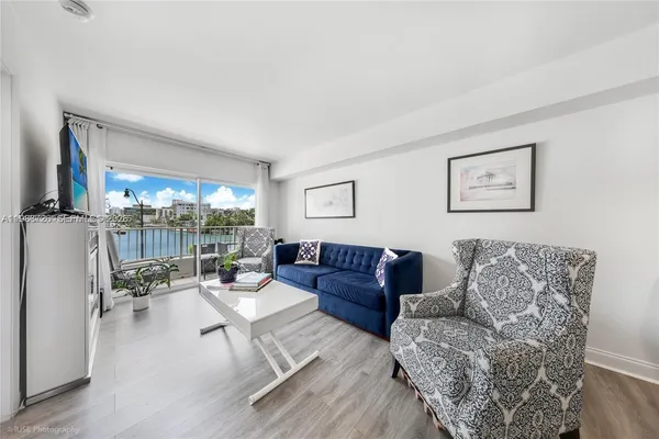 $3,000 | 2600 Collins Avenue, Unit 307, Miami Beach, FL 33140