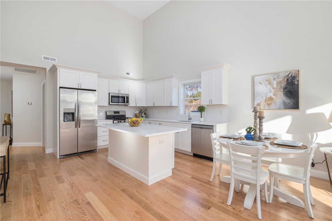 46 Overlook Lane Glocester, RI 02814 - Photo 9 of 37