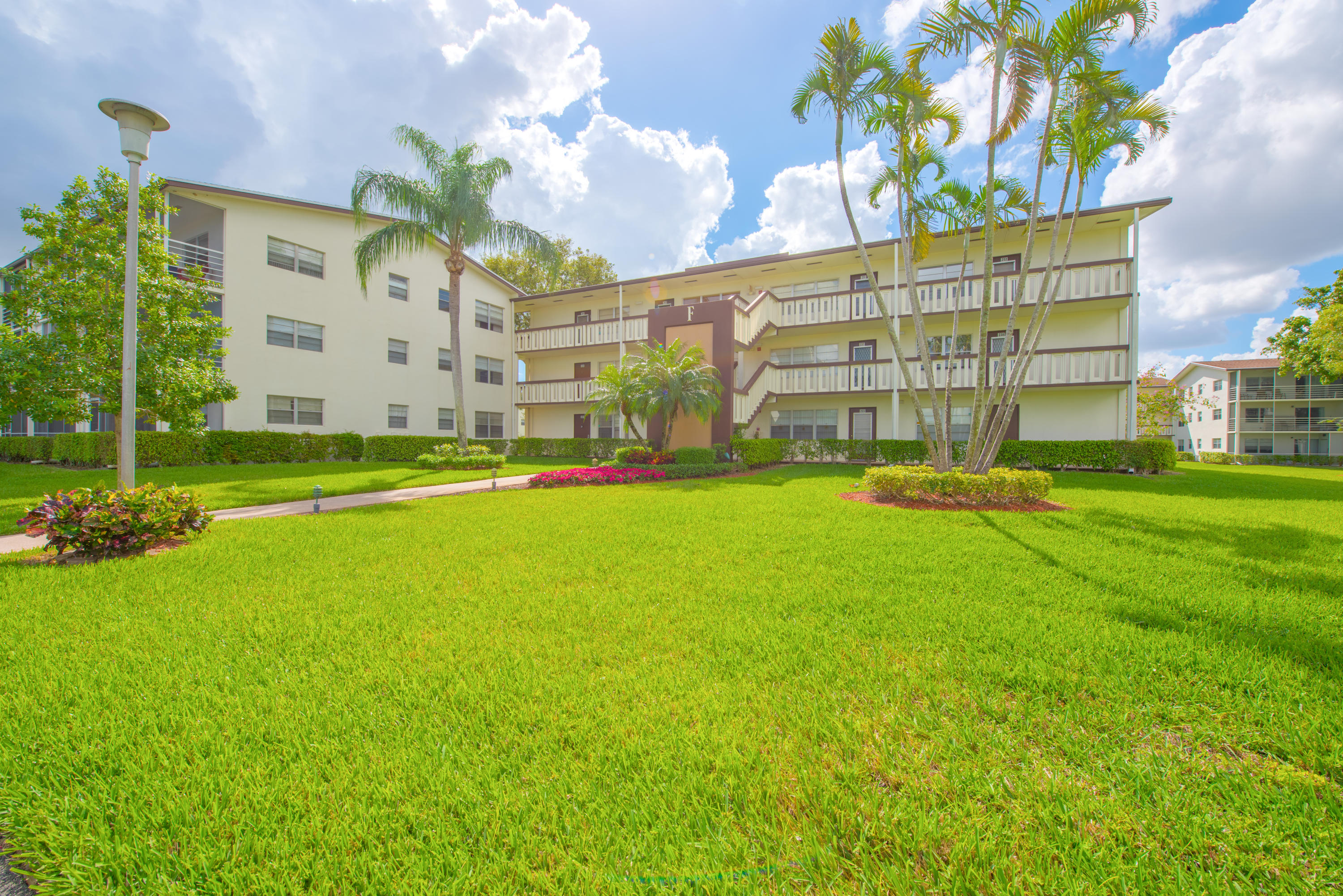230 Suffolk F Boca Raton, FL 33434 - Photo 1 of 32 Suffolk F Front