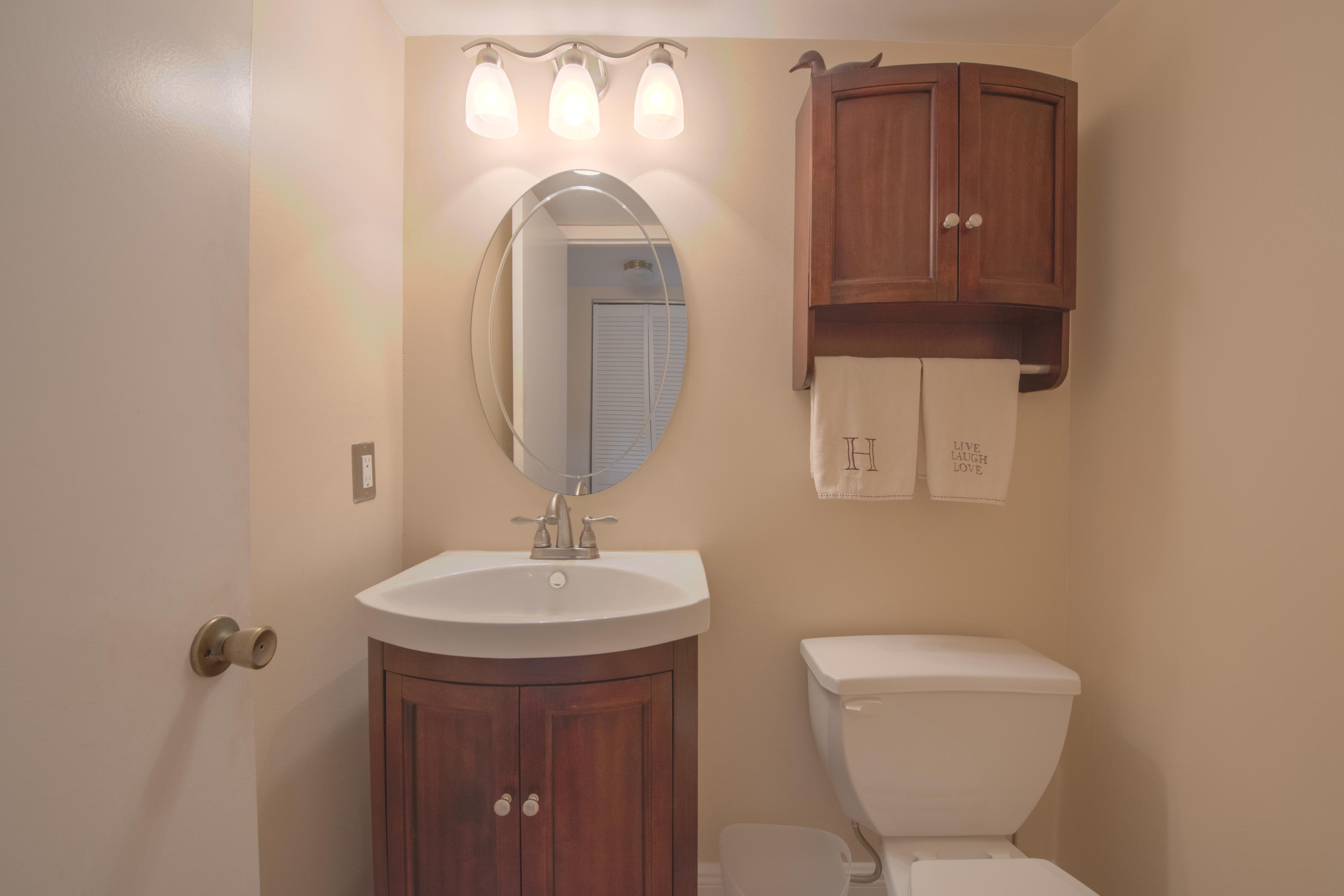 230 Suffolk F Boca Raton, FL 33434 - Photo 13 of 32 Powder Room