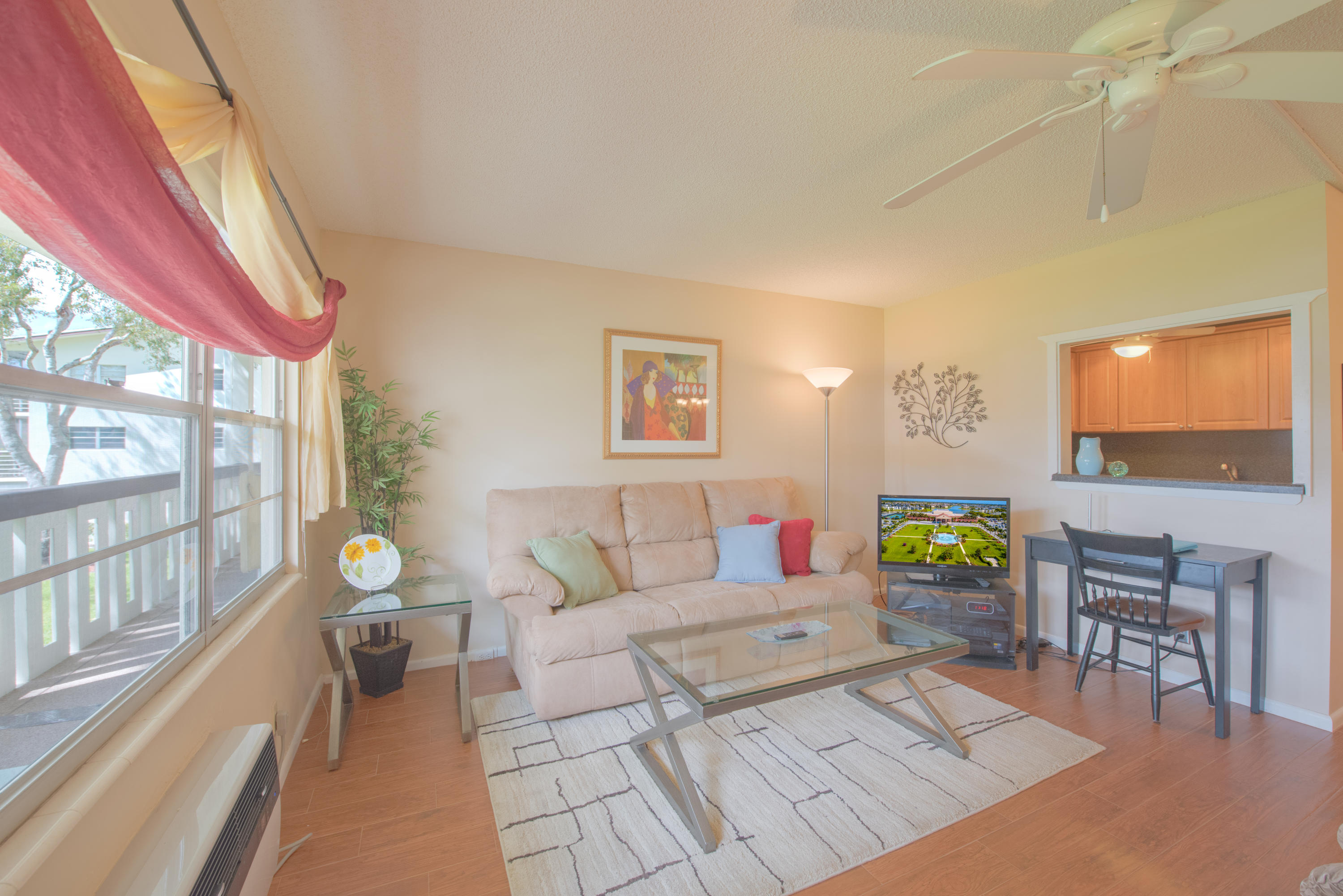 230 Suffolk F Boca Raton, FL 33434 - Photo 5 of 32 Living Room 2