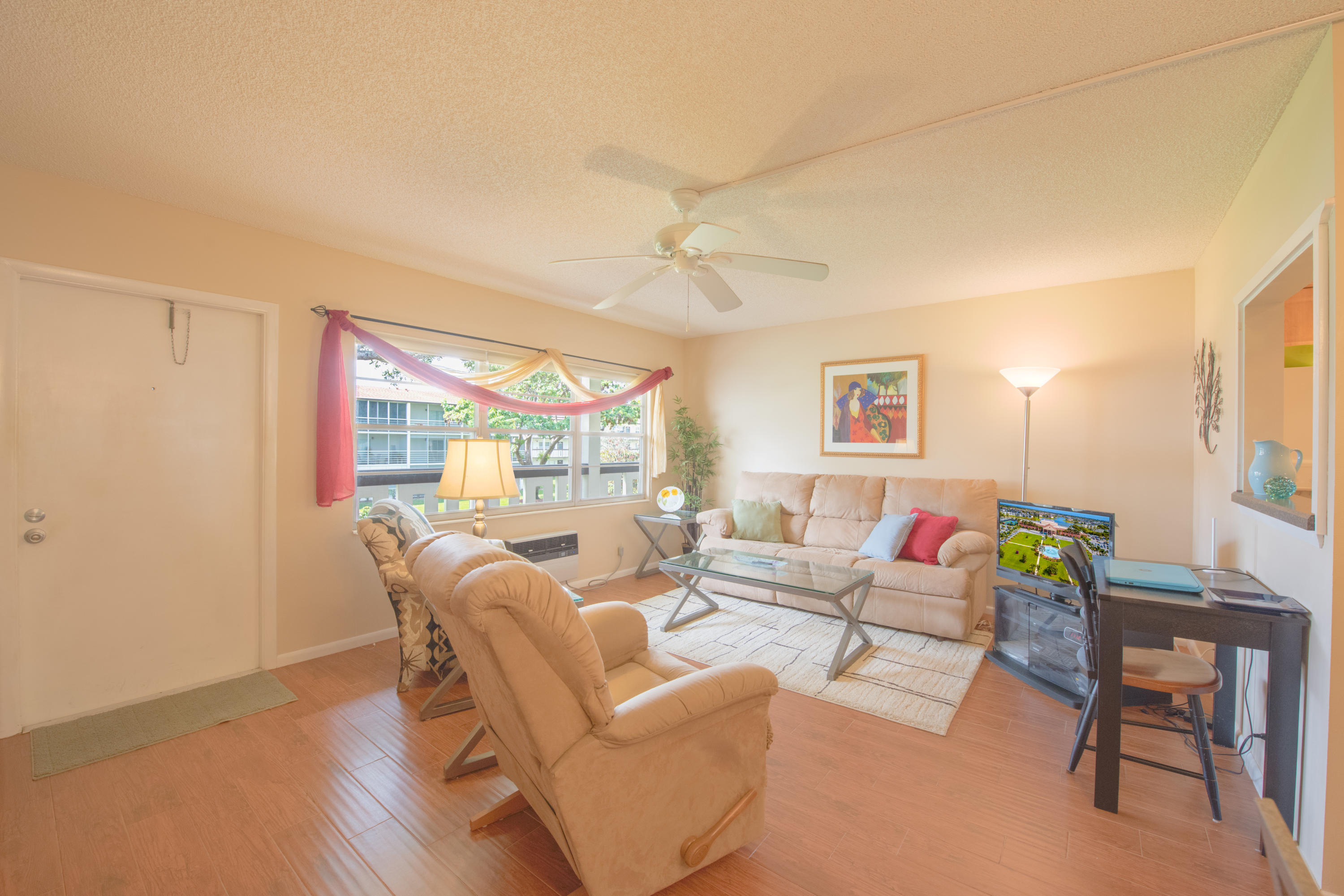 230 Suffolk F Boca Raton, FL 33434 - Photo 6 of 32 Living Room 1