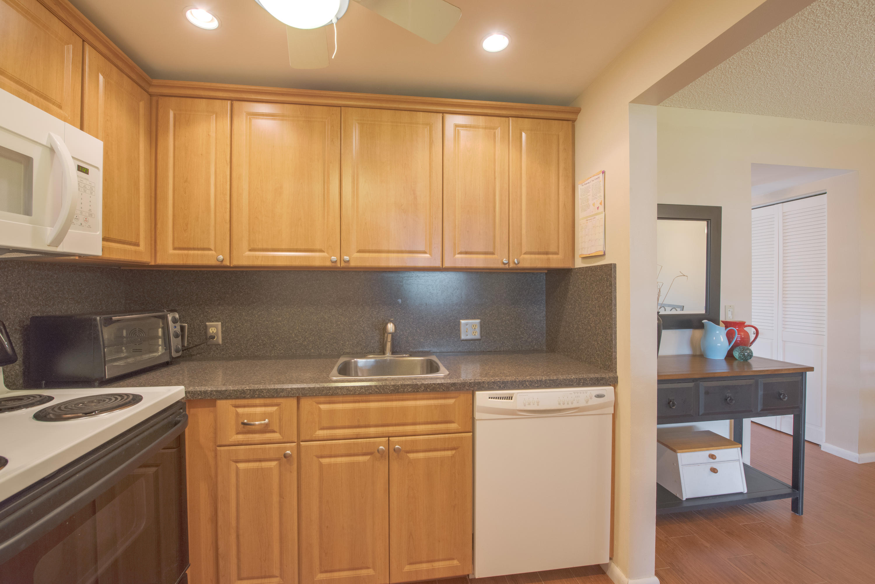 230 Suffolk F Boca Raton, FL 33434 - Photo 9 of 32 Kitchen 2