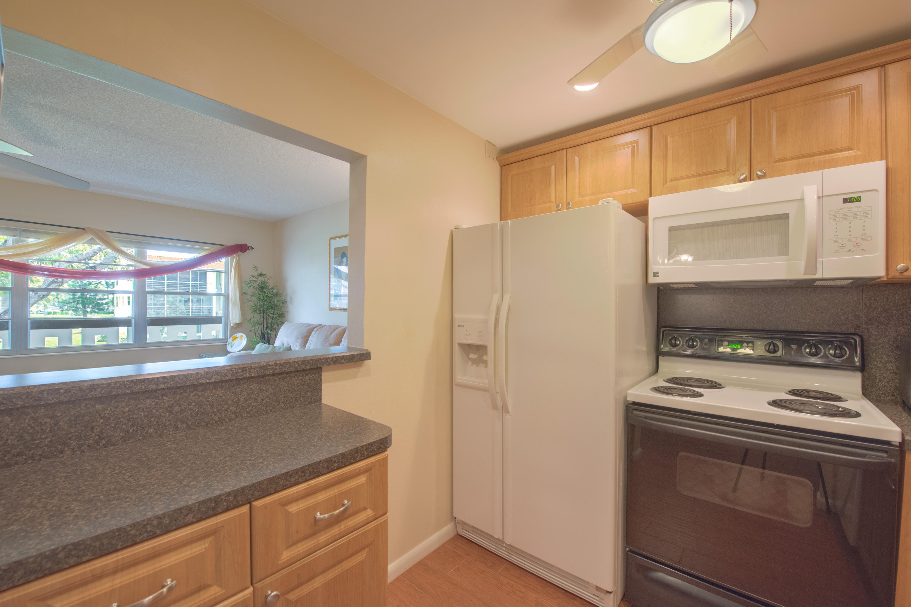 230 Suffolk F Boca Raton, FL 33434 - Photo 10 of 32 Kitchen 3