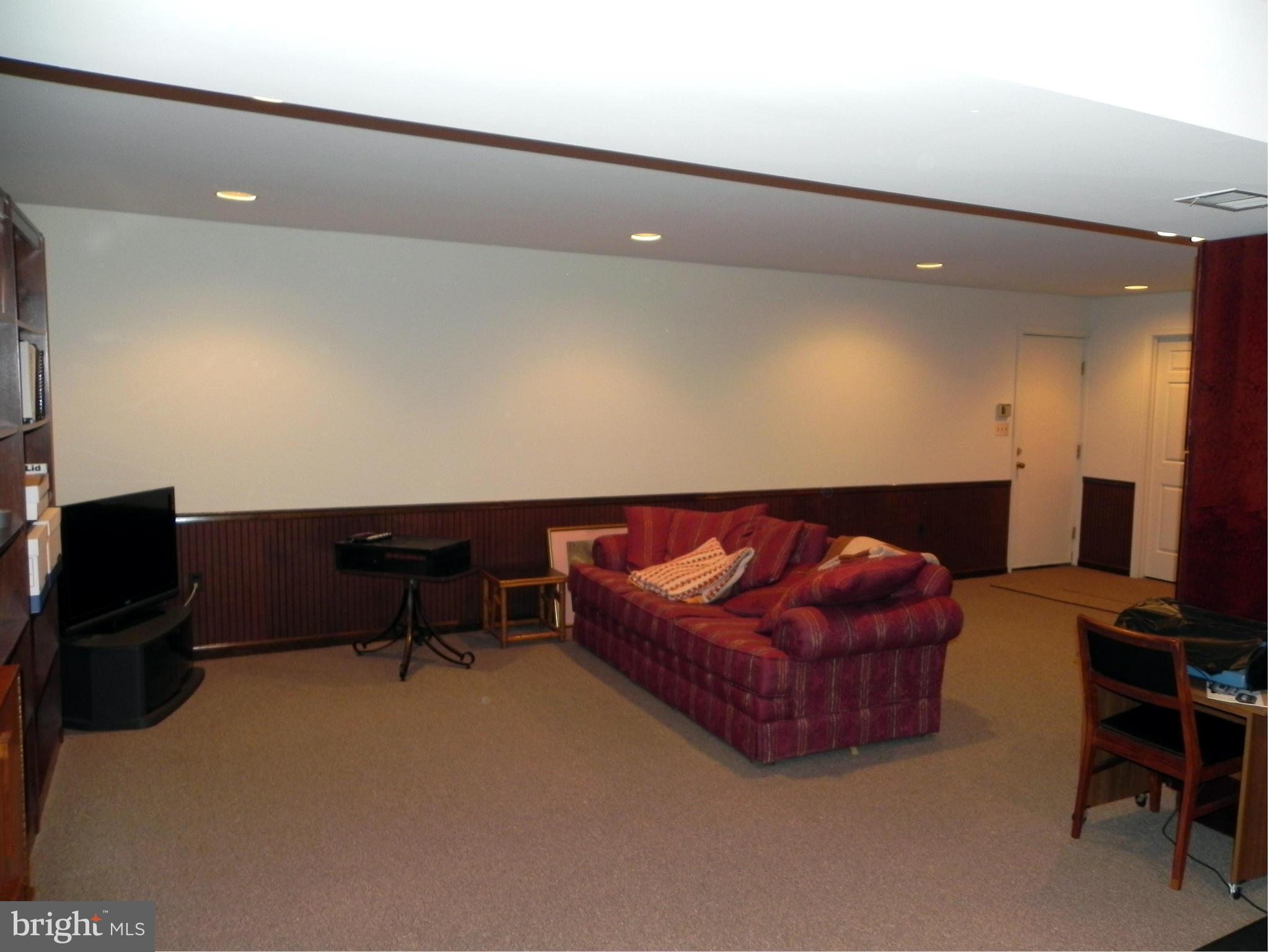 9565 Persimmon Tree Road Rockville, MD 20854 - Photo 19 of 30 Family Room